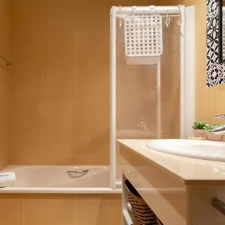 Homely Fresh - Terrace & Garage Apartamento